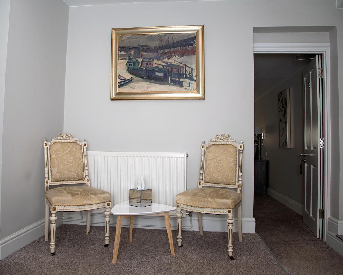 The Maple Manor Hotel Crawley  Exterior foto