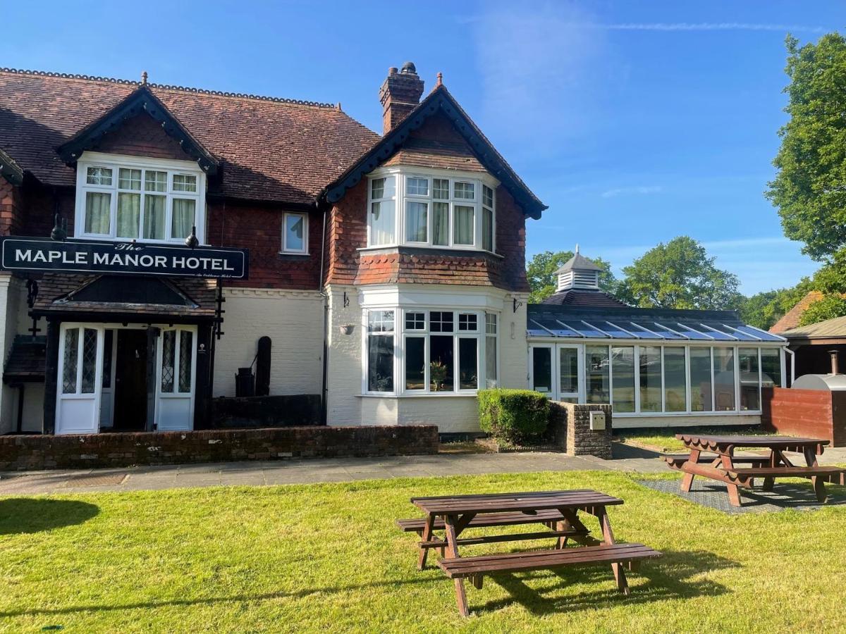 The Maple Manor Hotel Crawley  Exterior foto
